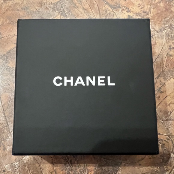 Chanel Earrings Brand New Never Worn! Comes with receipt and box 3 inch drop - Picture 3 of 9